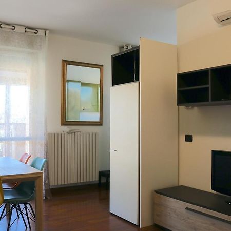 Happy Flat With Terrace Lägenhet Milano Exteriör bild