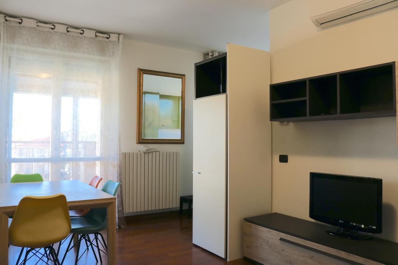 Happy Flat With Terrace Lägenhet Milano Exteriör bild