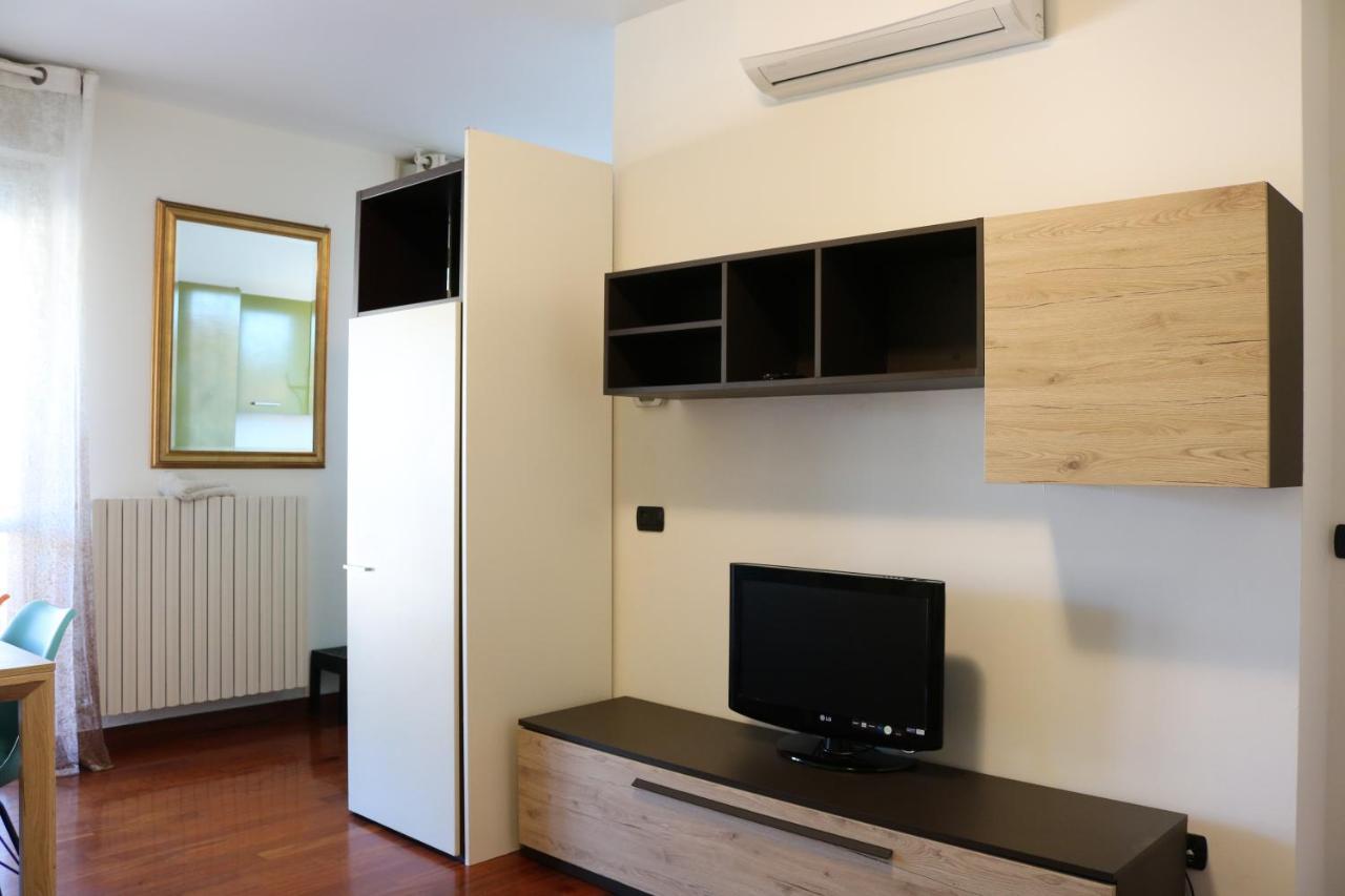 Happy Flat With Terrace Lägenhet Milano Exteriör bild