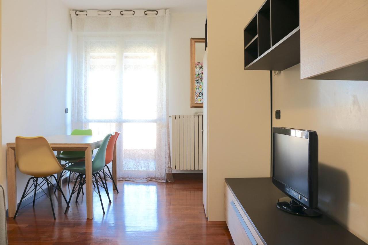 Happy Flat With Terrace Lägenhet Milano Exteriör bild